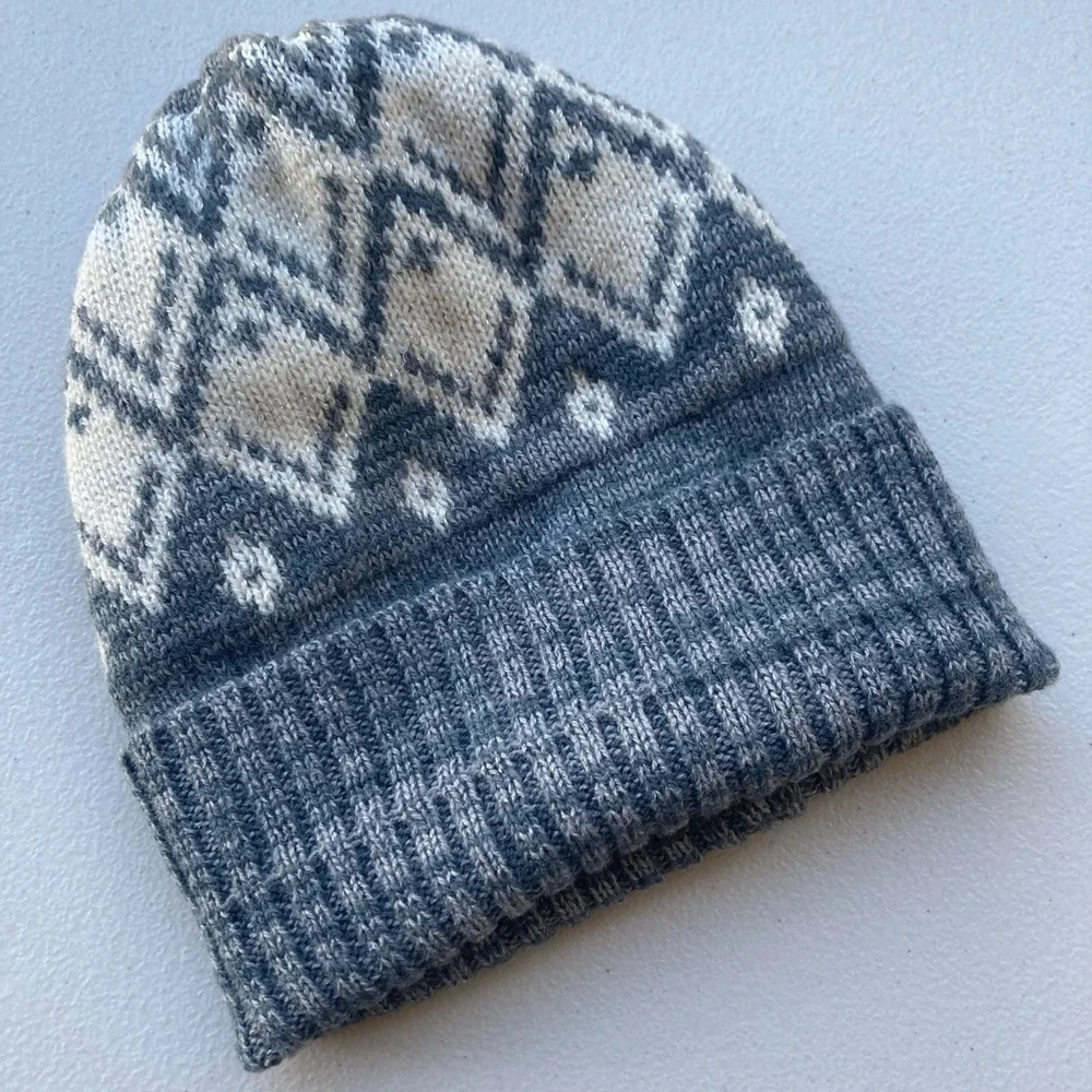 OshKosh B’gosh Grey Fair Isle Nordic Style Light Sparkle Super Soft Knit Beanie